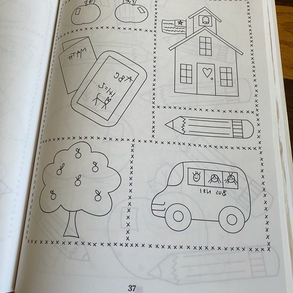 2X Iron-on Transfer books - 100’s of patterns all themes great condition - Picture 12 of 16